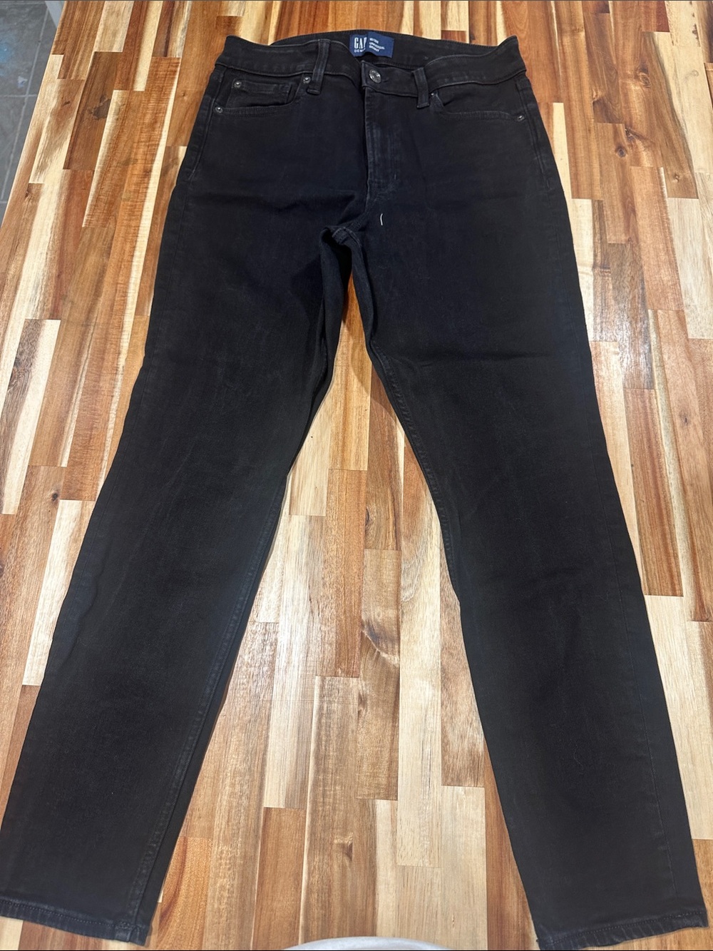 GAP Black Straight Jeans with Classic Five-Pocket Design 381